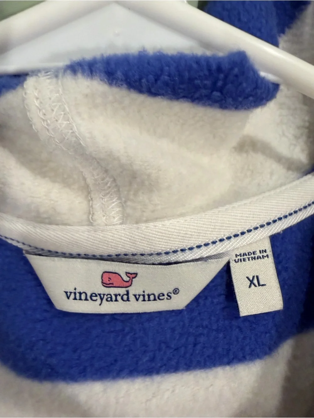 Vineyard vines hoodie - Picture 2 of 2